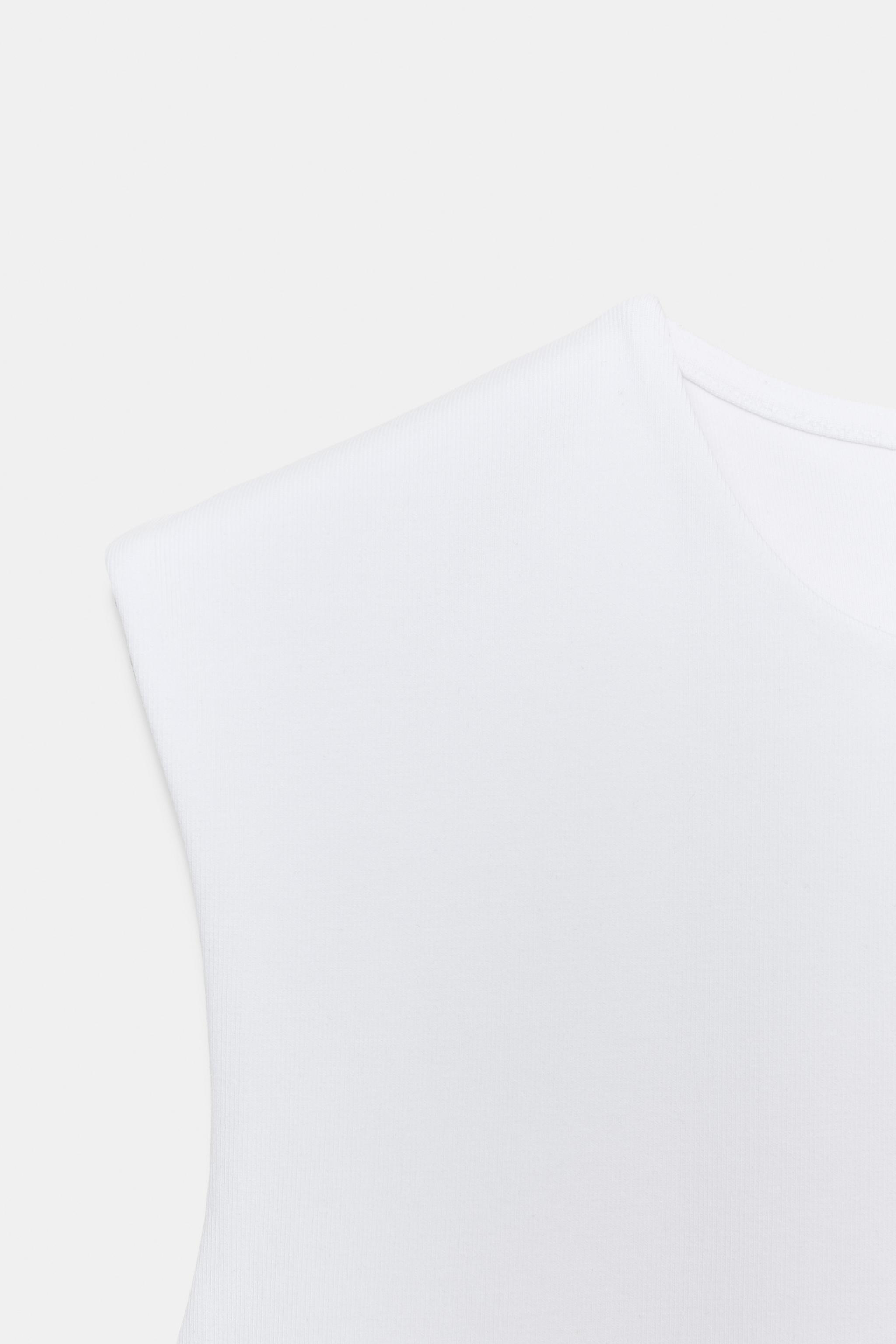 SLEEVELESS T-SHIRT